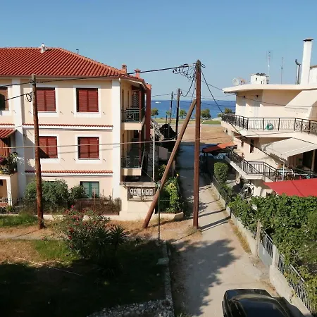 Alexandra Apartment *